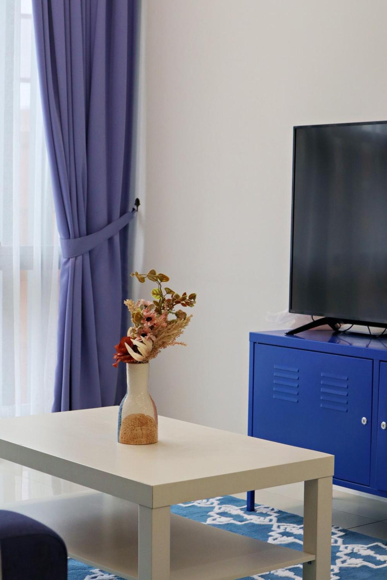 5 Pax Santorini Colour Themed At Paradigm Mall,pj