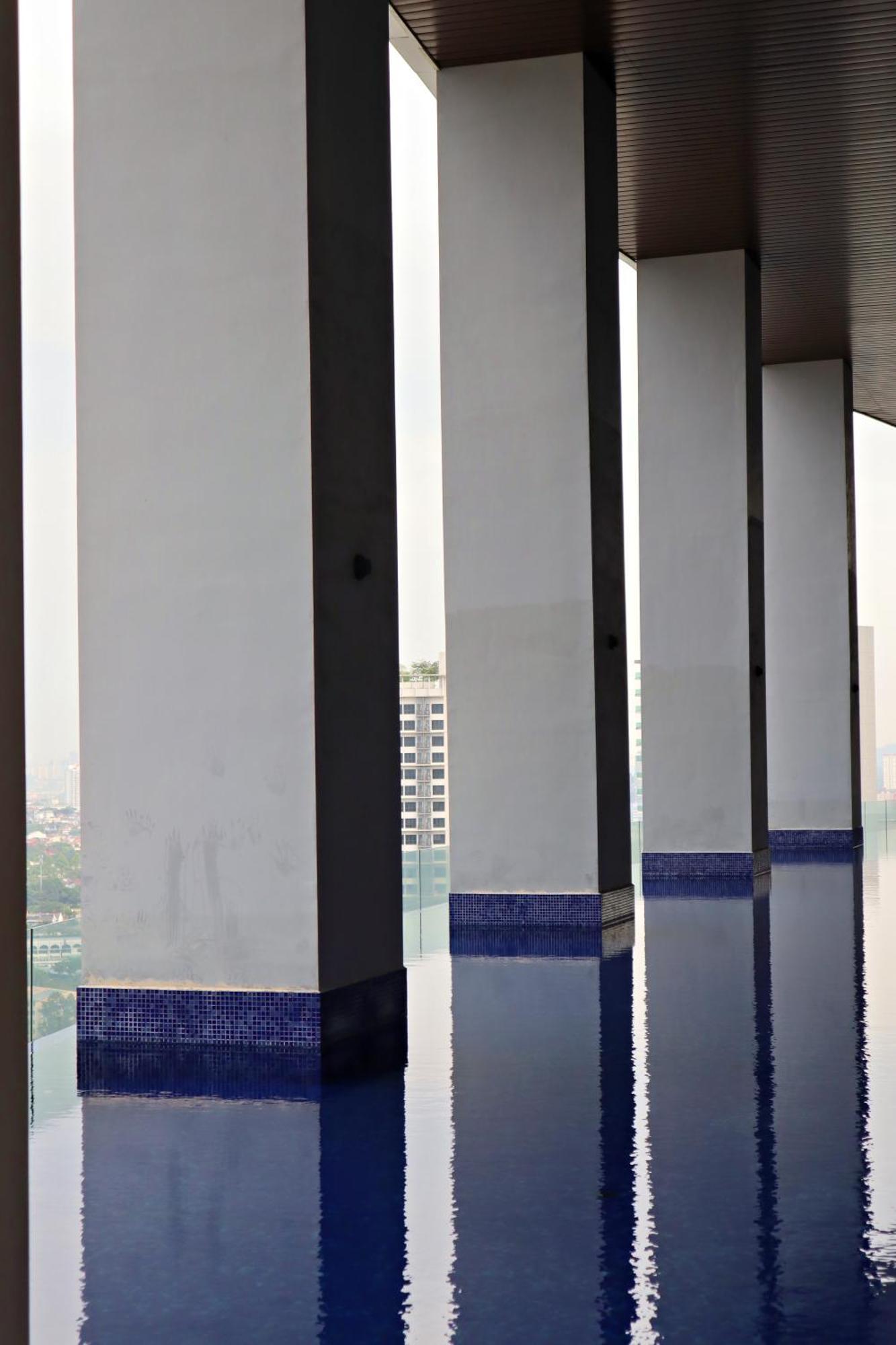 Apartment 5 Pax Santorini Colour Themed At Paradigm Mall,pj *
