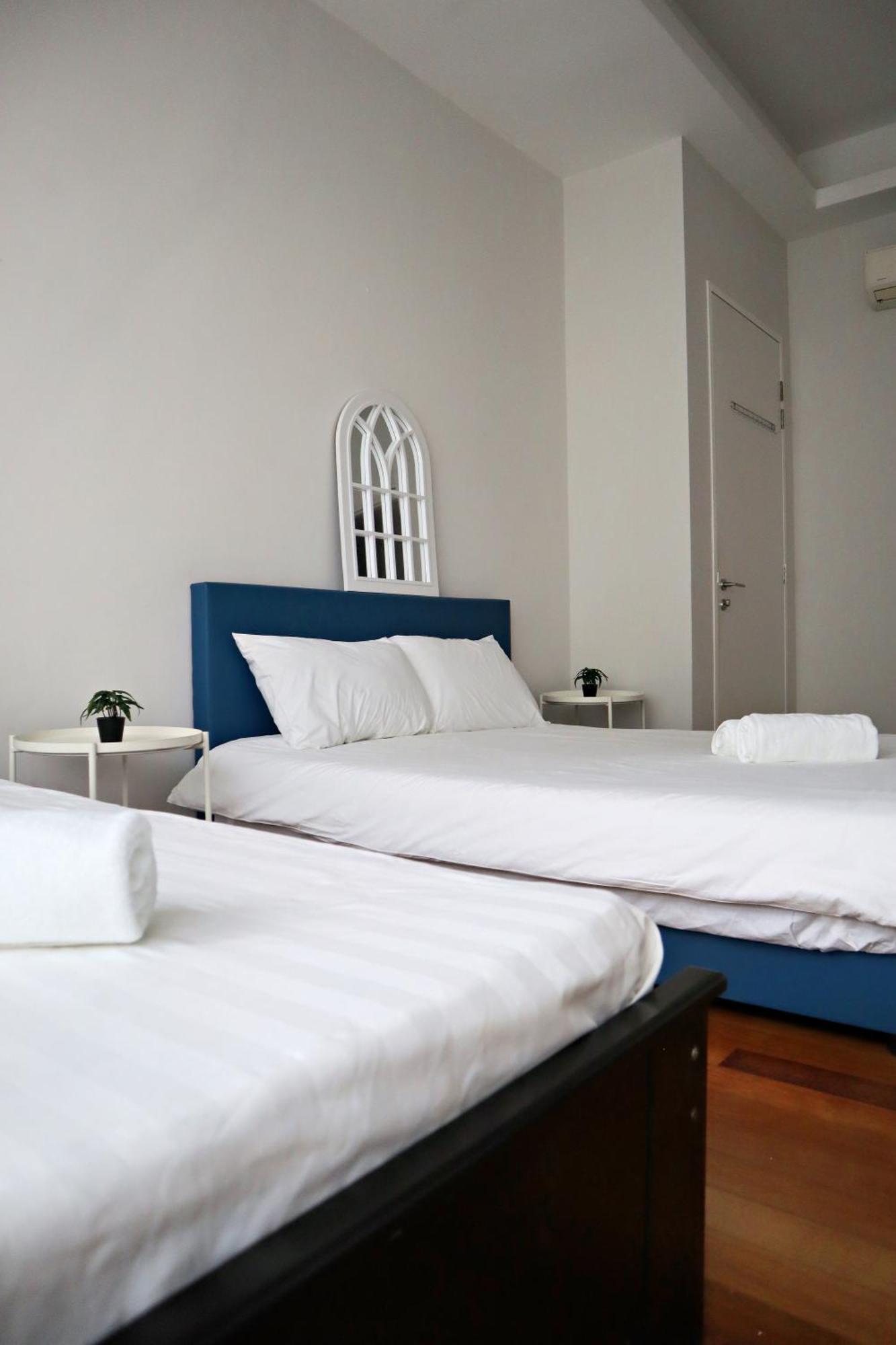 Apartment 5 Pax Santorini Colour Themed At Paradigm Mall,pj